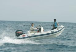 photo essai bateau pneumatique : V 400 Valiant