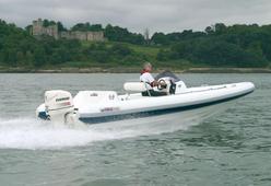 photo essai bateau pneumatique : 715 Revenger