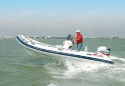 photo essai bateau pneumatique : V 570 T Valiant