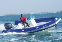 photo essai bateau pneumatique : Explorer DB 700 Bombard