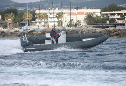 photo essai bateau pneumatique : 20 Phantom Oversea