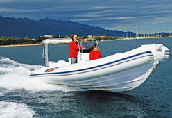 photo essai bateau pneumatique : D 730 Selva