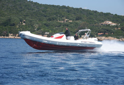 photo essai bateau pneumatique : S 900 Selva