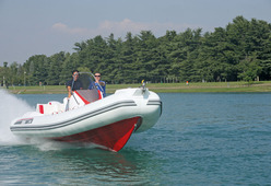 photo essai bateau pneumatique : S 700 Selva