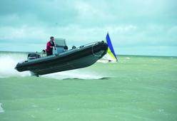 photo essai bateau pneumatique : DR 620  Valiant