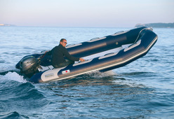 photo essai bateau pneumatique : Adventure 400 Open Avon