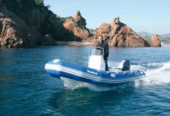 photo essai bateau pneumatique : Explorer 500 DB Confort Bombard