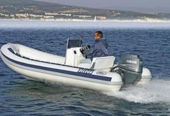 photo essai bateau pneumatique : 15 Young Beluga