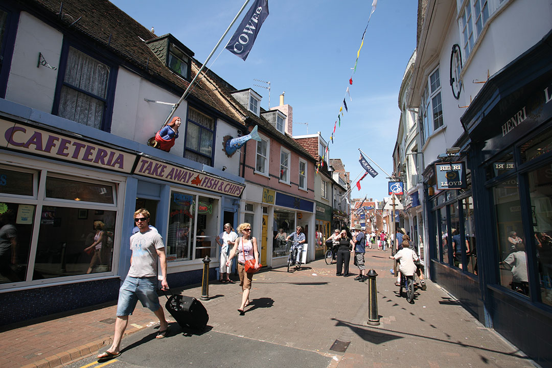 12-cowes_mainstreet