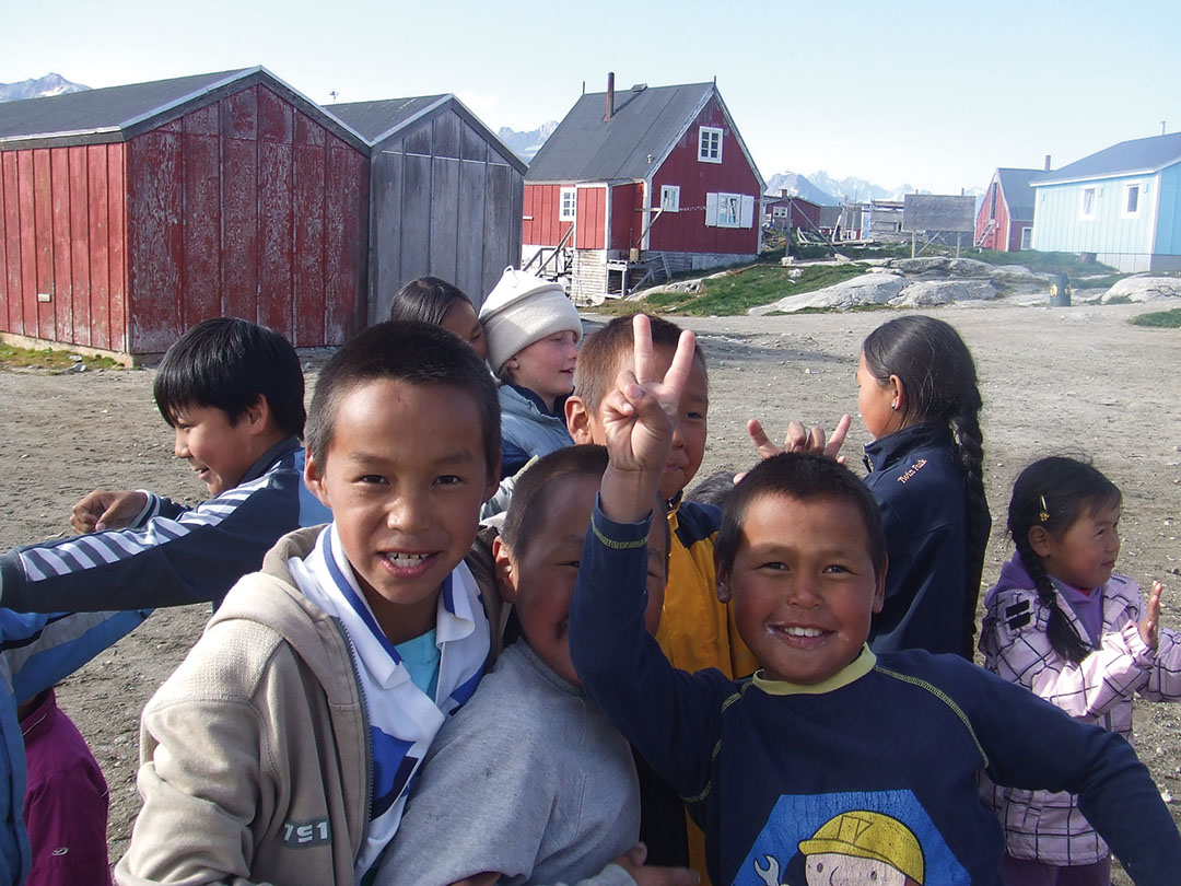 Avec_les_enfants_inuits-sermiligak