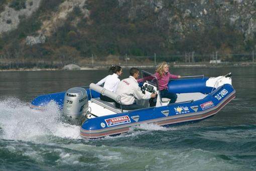 photo essai bateau pneumatique : Lux 520 Narwhal