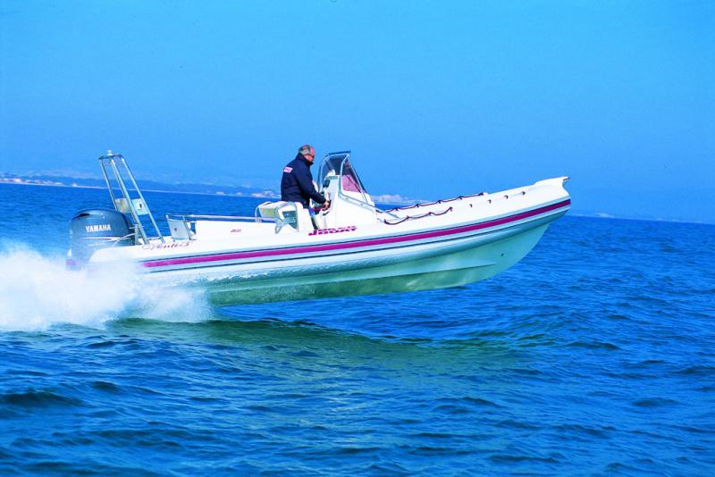 photo essai bateau pneumatique : Clubman 23 Joker Boat