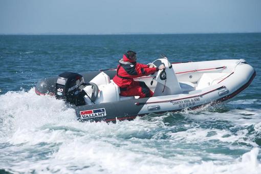 photo essai bateau pneumatique : V 450 Sport Valiant