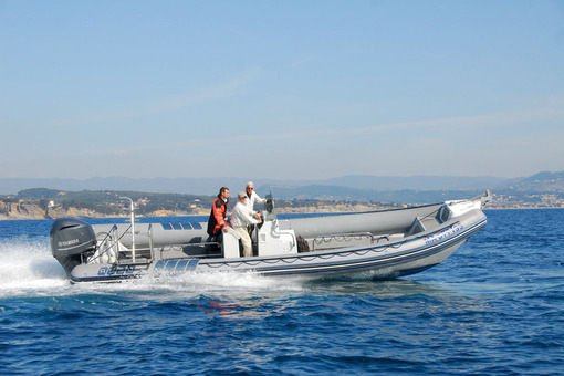 photo essai bateau pneumatique : 950 Tango Open Asso