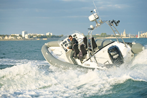photo essai bateau pneumatique : 750 Super Sport Russ Ribs