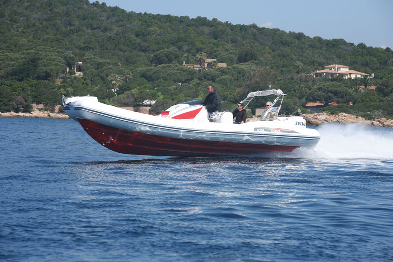 photo essai bateau pneumatique : S 900 Selva