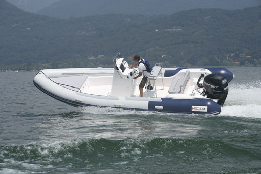 photo essai bateau pneumatique : 690 Comfort Valiant