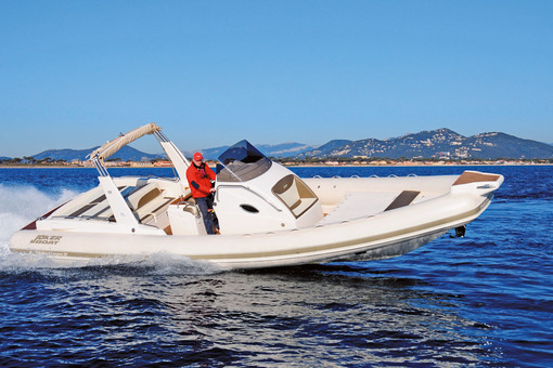 photo essai bateau pneumatique : Mainstream 33 EFB Joker Boat