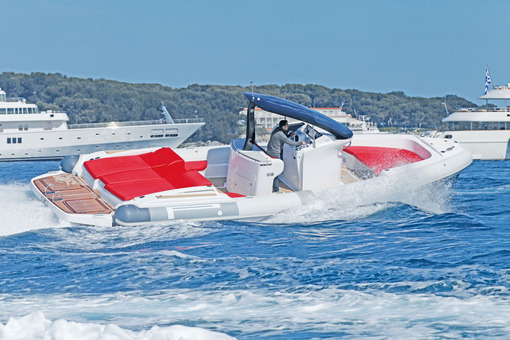 photo essai bateau pneumatique : Pzero 1100 Sport Pirelli (Tecnorib)