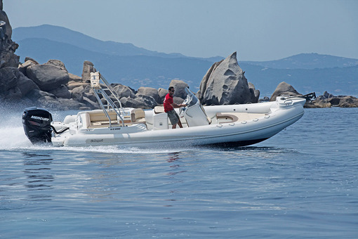photo essai bateau pneumatique : Olimpus 82 Tempest Callegari