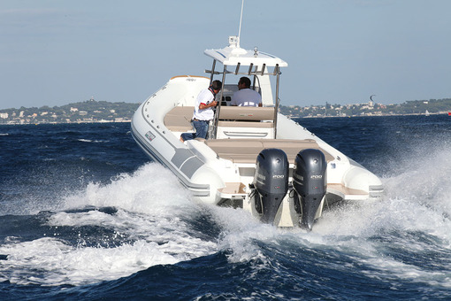 photo essai bateau pneumatique : 870 Open FB Master