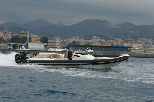 photo essai bateau pneumatique : Prince 43 CC Nuova Jolly