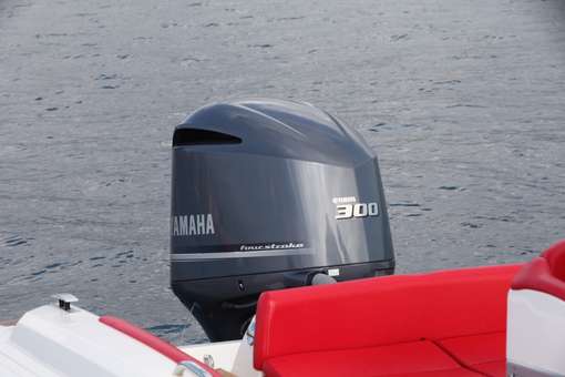 photo essai bateau pneumatique : F 300 NCB YAMAHA