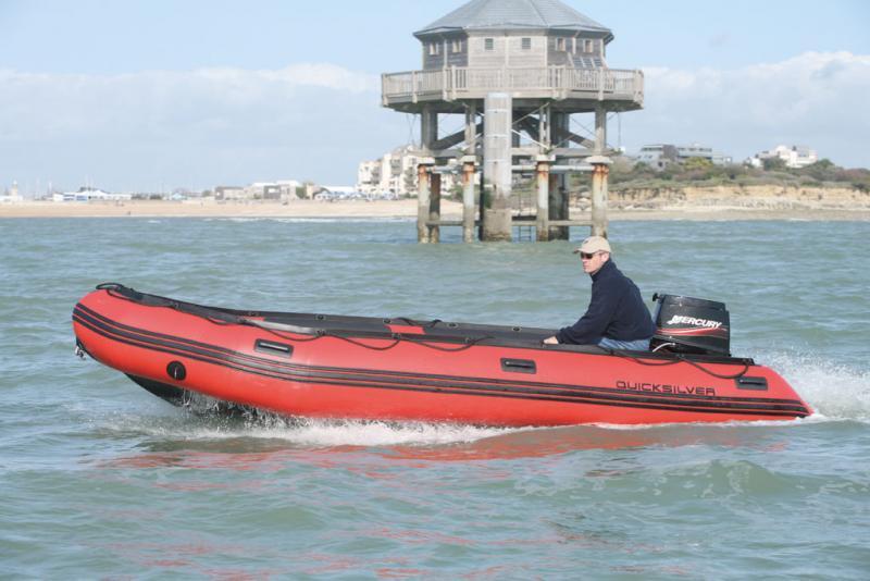 photo essai bateau pneumatique : 530 HD XS Mercury Inflatable Boats 