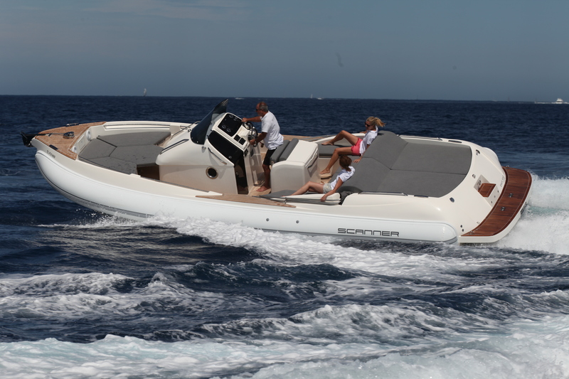 photo essai bateau pneumatique : Envy 950 Touring Scanner