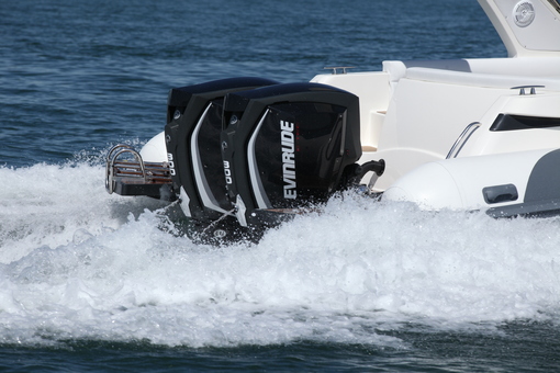 photo essai bateau pneumatique : E-TEC G2 300 EVINRUDE