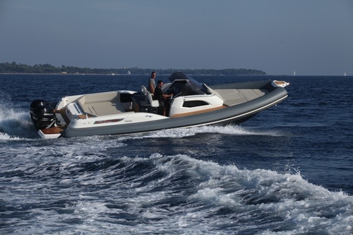 photo essai bateau pneumatique : Clubman 35 Joker Boat