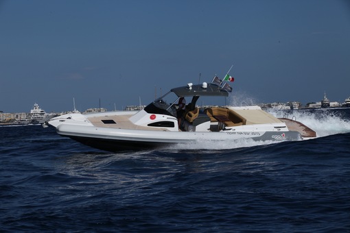 photo essai bateau pneumatique : Mito 45 MV Marine