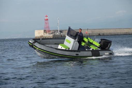 photo essai bateau pneumatique : Super Pro 220 BWA
