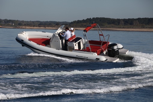 photo essai bateau pneumatique : Helios 27 Pro Marine