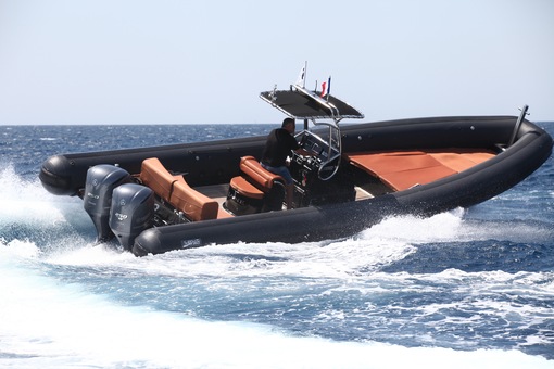 photo essai bateau pneumatique : Phantom 300 Seawater