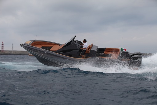 photo essai bateau pneumatique : 95 Sport Luxury Zar