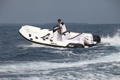 photo essai bateau pneumatique : D600 Special Line Selva