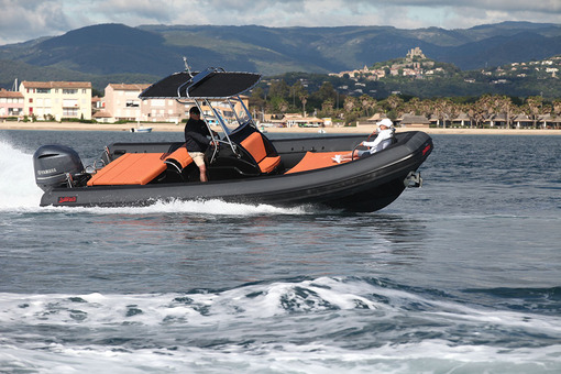 photo essai bateau pneumatique : Smeralda 250  Seawater