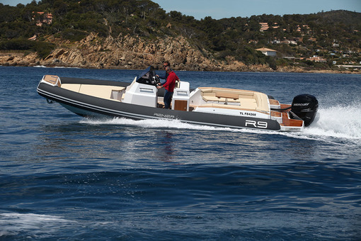 photo essai bateau pneumatique : R9 Tourer Renier
