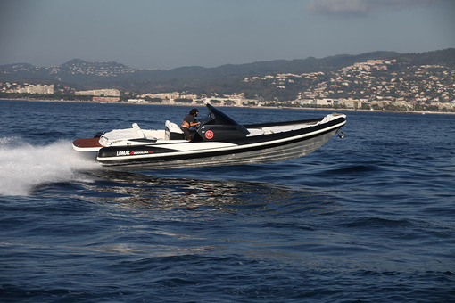 photo essai bateau pneumatique : Adrenalina 10,0 EFB Lomac