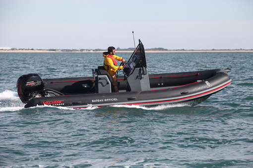 photo essai bateau pneumatique : 630 Sport Black Carbon Edition Valiant