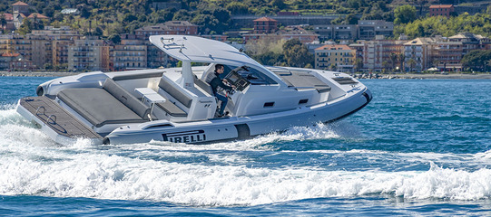 photo essai bateau pneumatique : 35 Pirelli (Tecnorib)