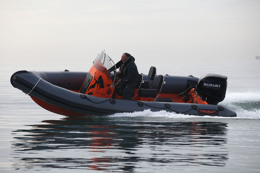 photo essai bateau pneumatique : 5.85 m Pro  Ribcraft