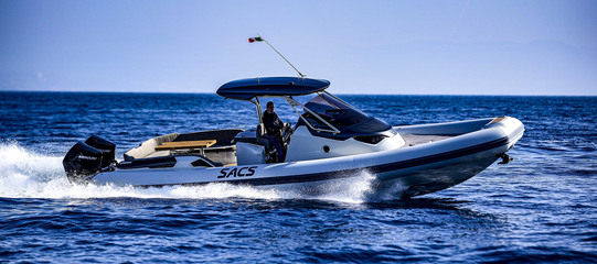 photo essai bateau pneumatique : Strider 11 Outboard Openback Sacs