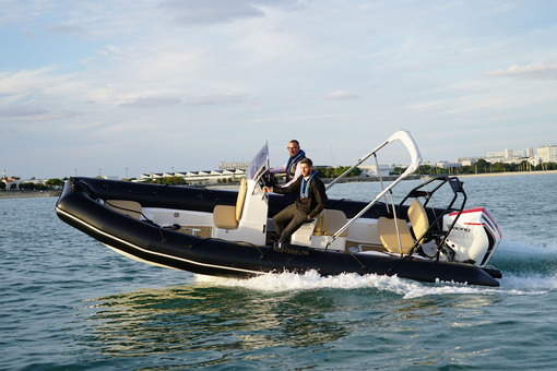 photo essai bateau pneumatique : Sunrider 700 (2024) Bombard