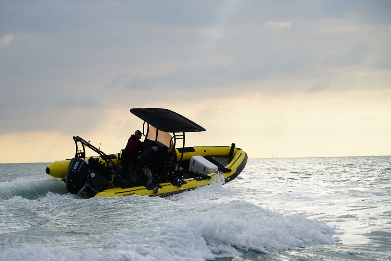 photo essai bateau pneumatique : Waverider 720 Gemini