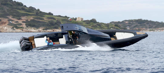 photo essai bateau pneumatique : Cosmic 39 Tropida