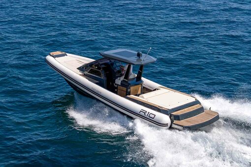 photo essai bateau pneumatique : R10 EFB Cabin Renier