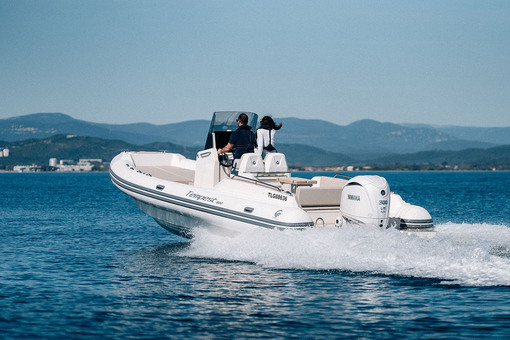 photo essai bateau pneumatique : Tempest 800 Capelli