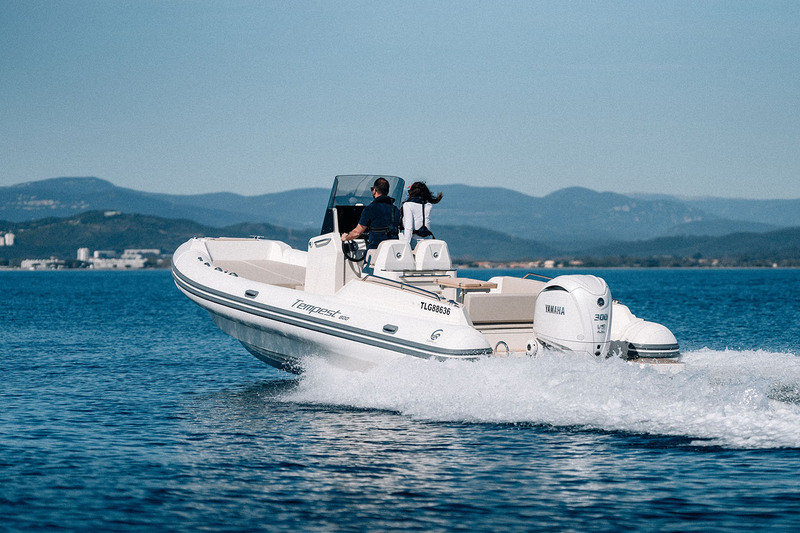 photo essai bateau pneumatique : Tempest 800 Capelli